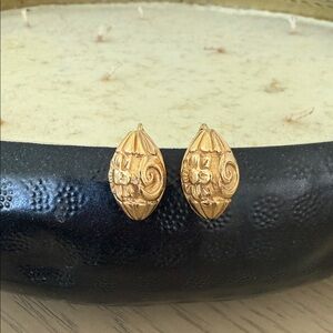Vintage Napier gold tone clip on earrings